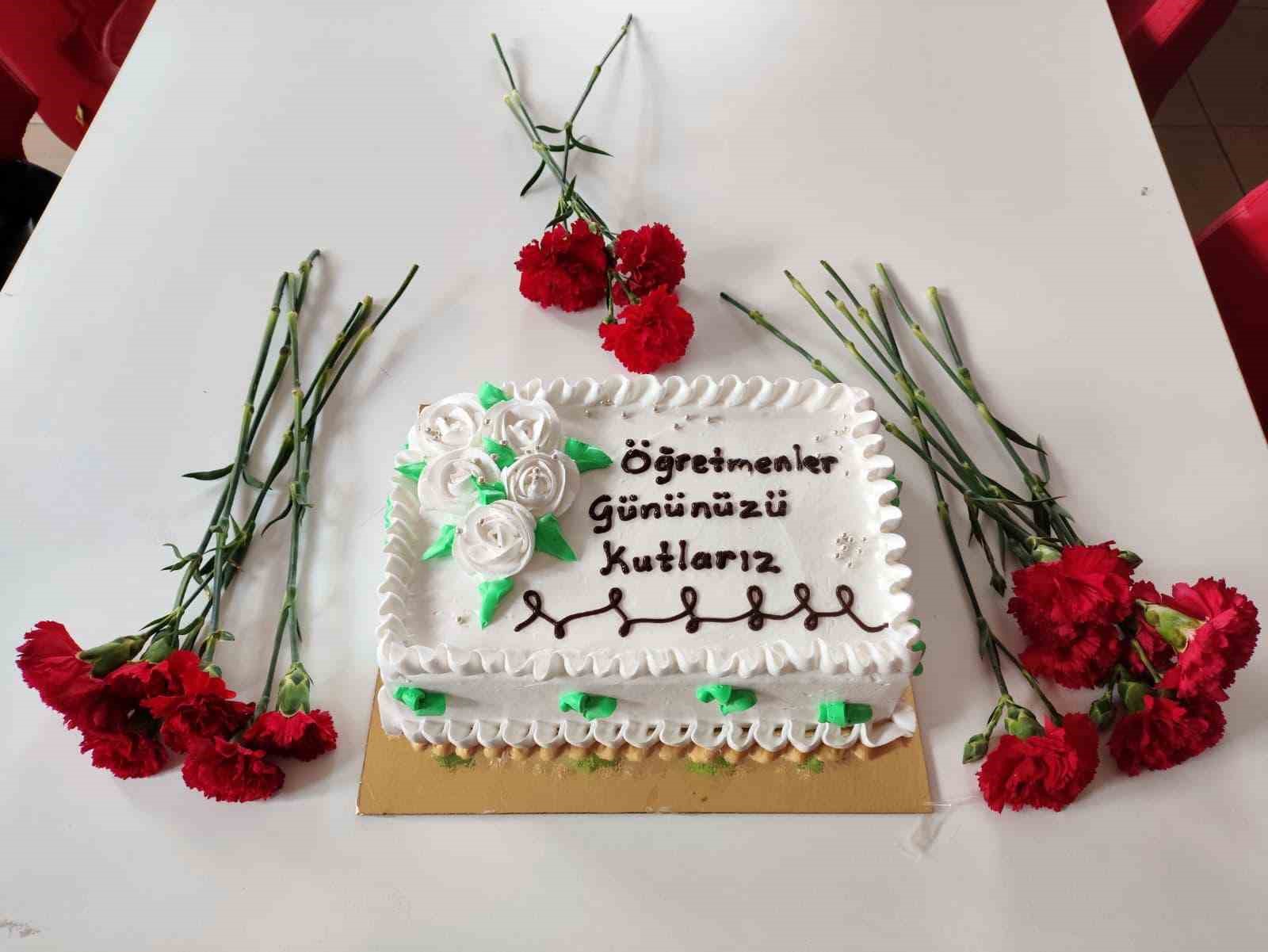 Karacabey’de jandarmadan Öğretmenler Günü’nde anlamlı ziyaret