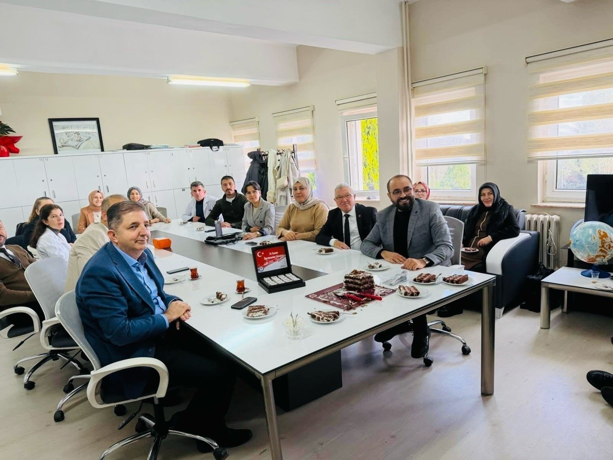 AK Parti &ouml;ğretmenleri unutmadı
