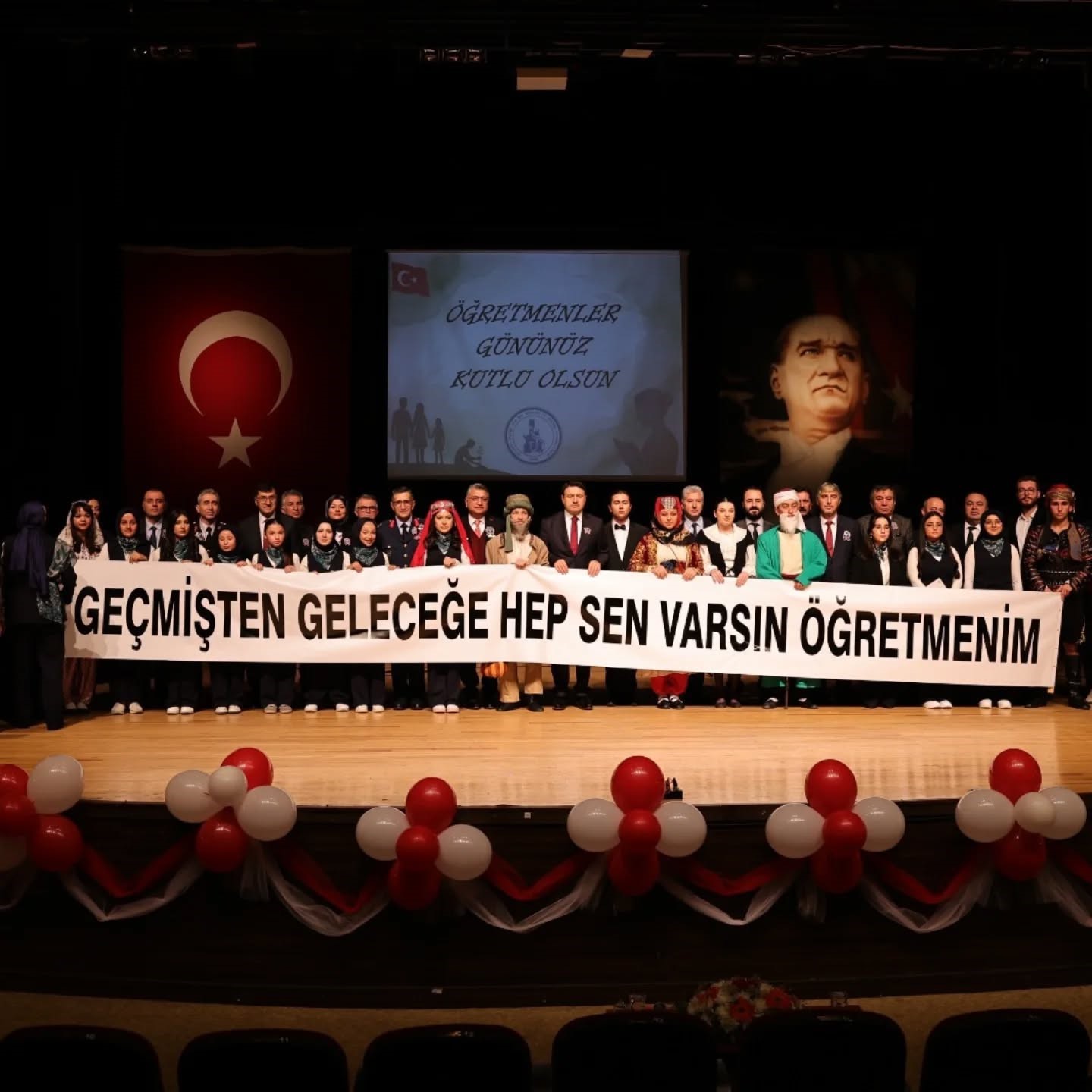 Kütahya’da Öğretmenler Günü coşkuyla kutlandı