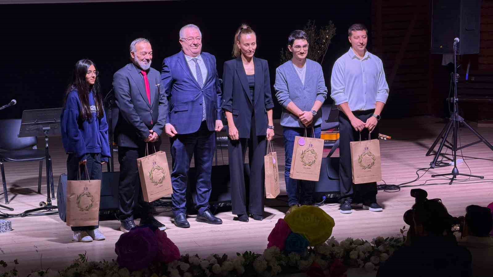 Öğretmenler günü Edremit’te kutlandı