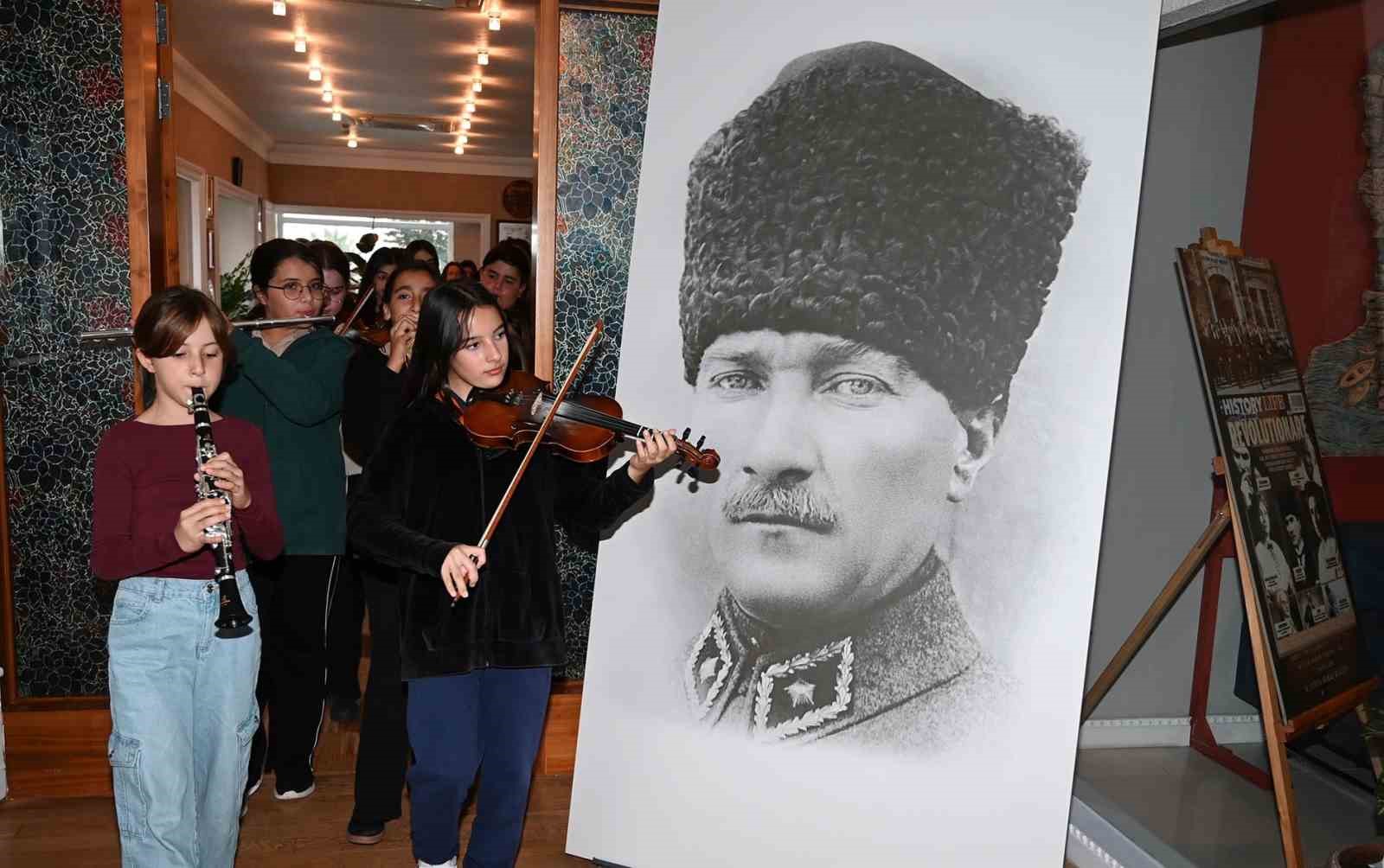 Geleceğin müzisyenlerinden Başkan Topaloğlu’na Öğretmenler Günü sürprizi