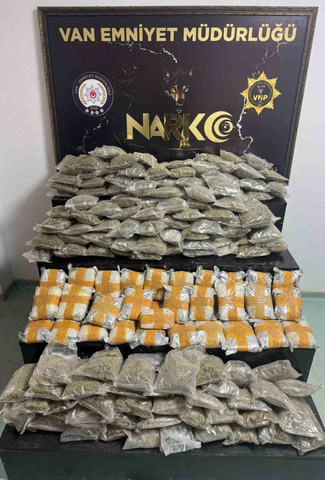 Van&rsquo;da 134 kilo uyuşturucu ele ge&ccedil;irildi
