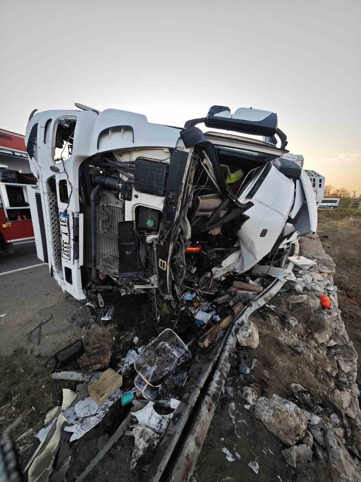 Mardin&rsquo;de kahreden kaza: İlk kazaya yardıma giderken ara&ccedil; &ccedil;arptı
