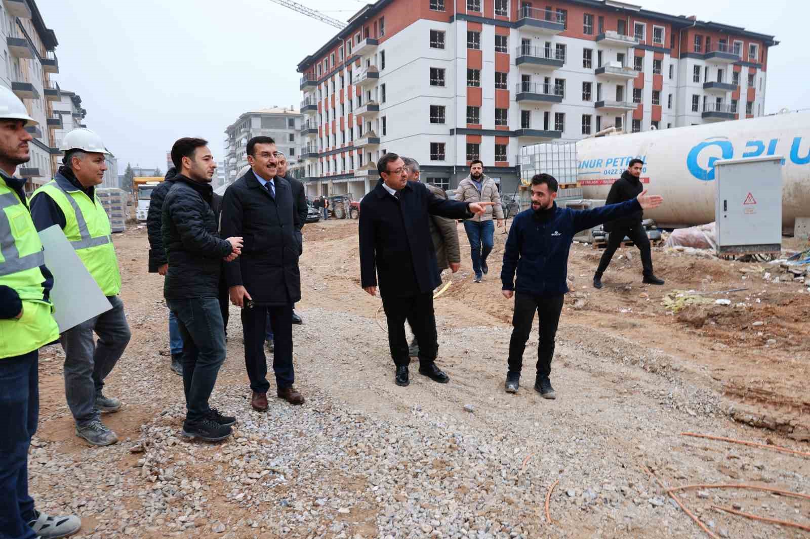 Milletvekili T&uuml;fenkci: "Bug&uuml;n gelinen noktada geniş caddeleri, modern d&uuml;kkanları ve hızla y&uuml;kselen konutları g&ouml;rmek bizleri memnun ediyor"
