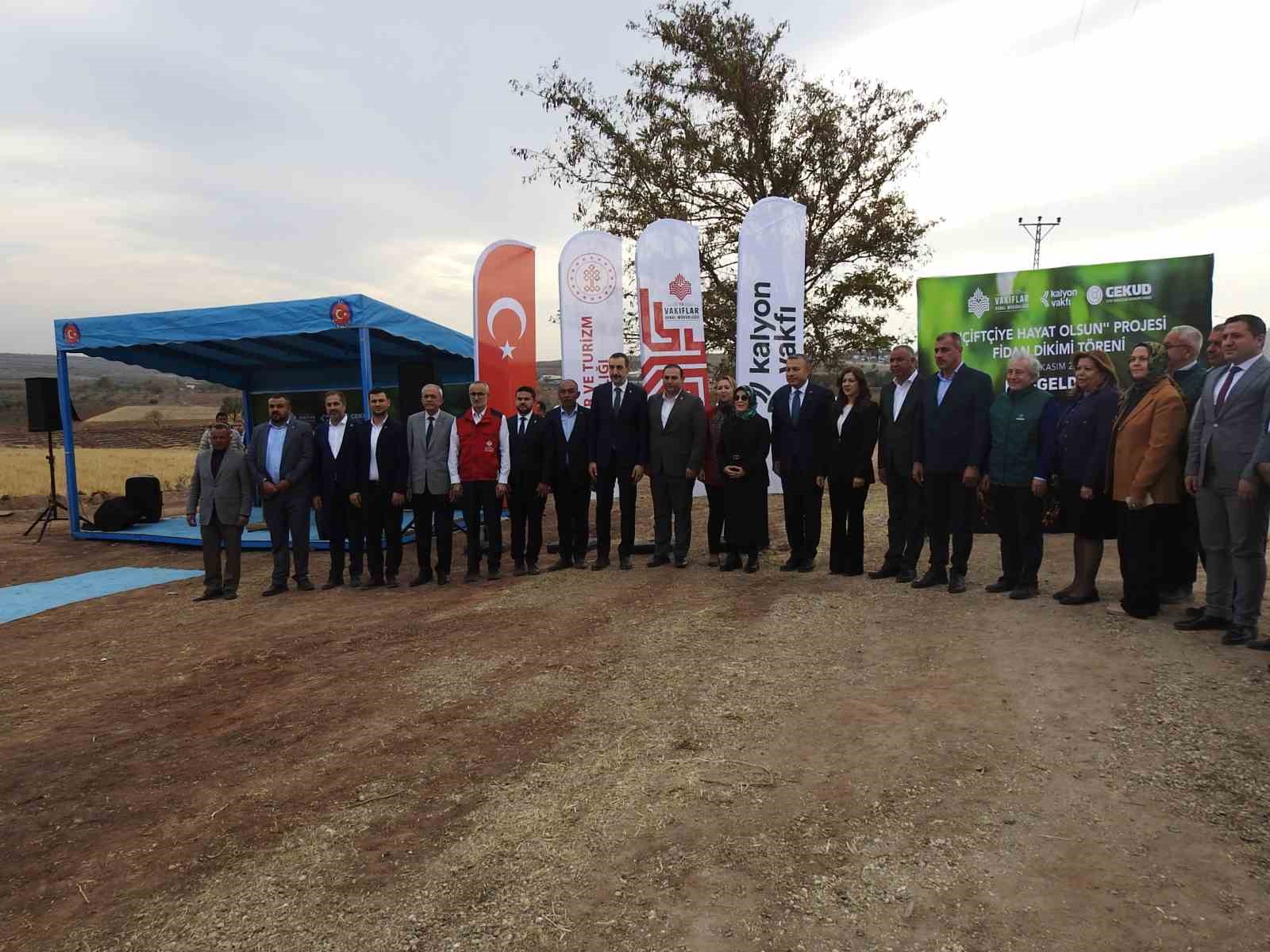 Kilis’te "Çiftçiye Hayat Olsun" projesinde 10 bin fidan toprakla buluştu