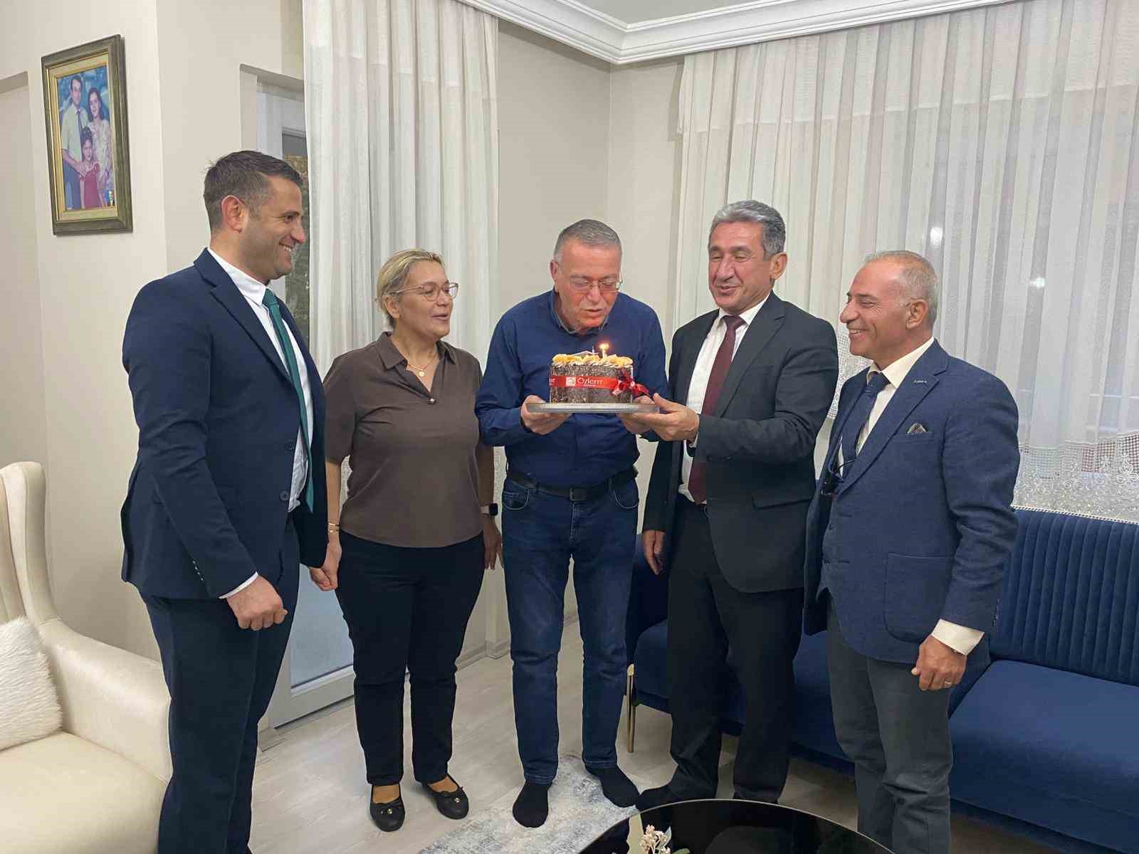 Menteşe&rsquo;de &ouml;ğretmenlere &rsquo;&ccedil;ifte kutlama&rsquo; s&uuml;rprizi
