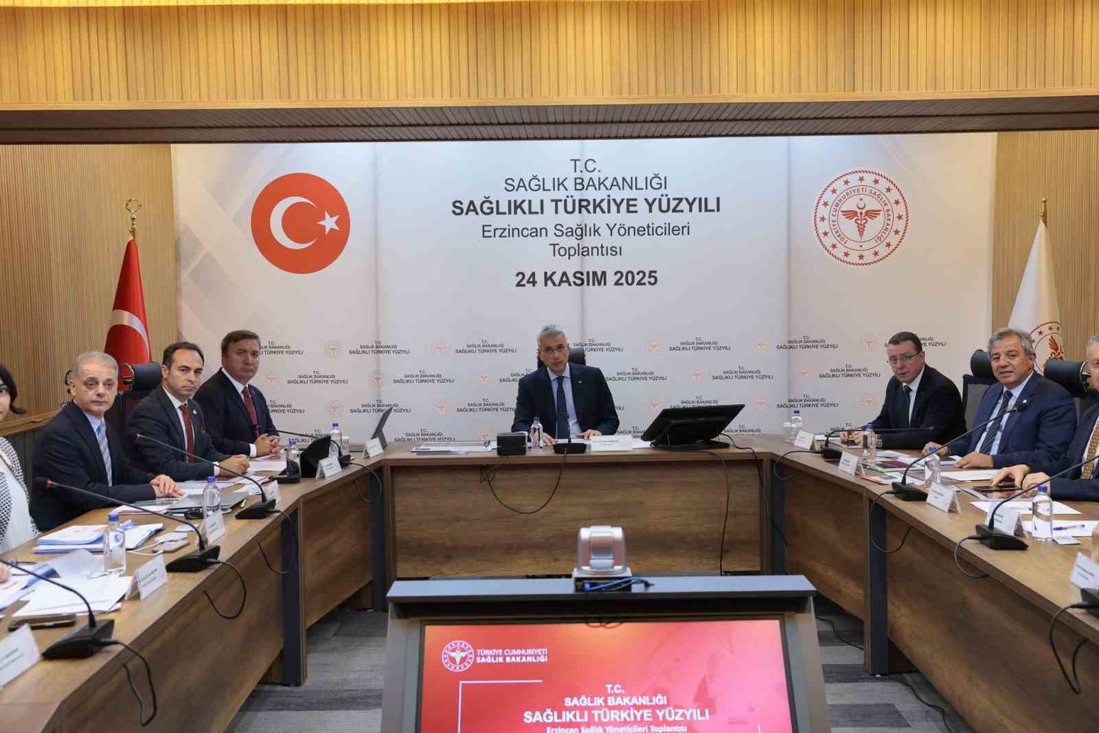 Erzincan’da sağlık yöneticileri toplantısı: "Sağlıklı Türkiye Yüzyılı Vizyonu masaya yatırıldı"
