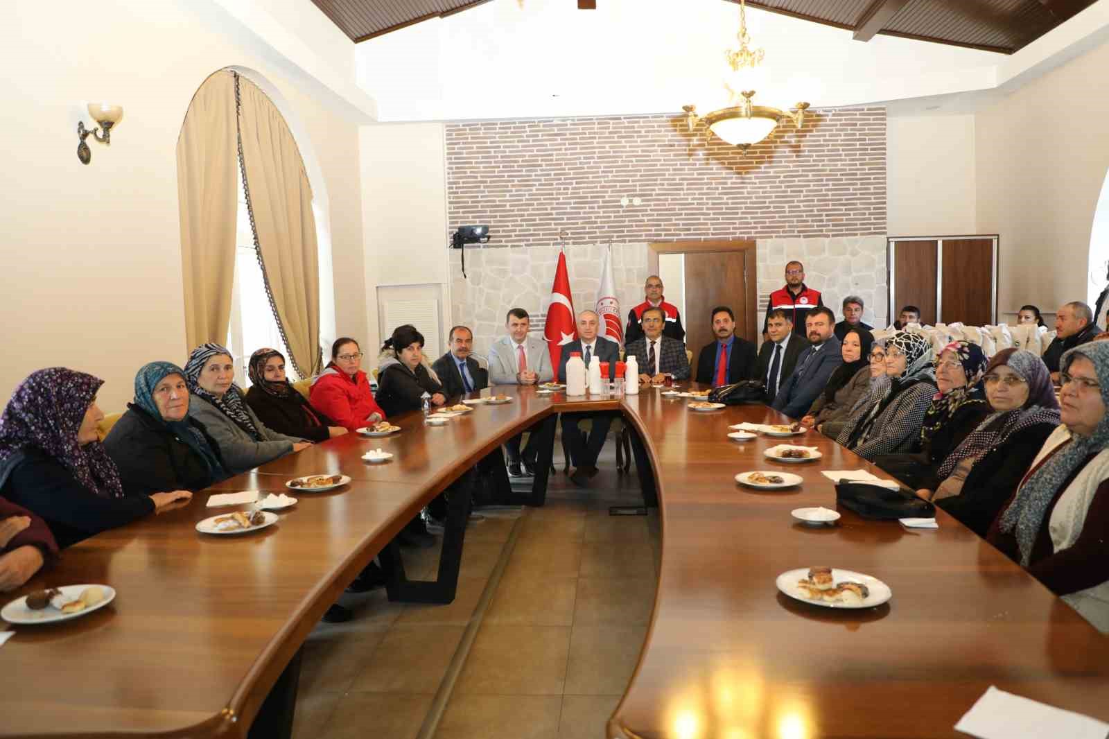 Yetiştiricilere s&uuml;t hijyeni eğitimi
