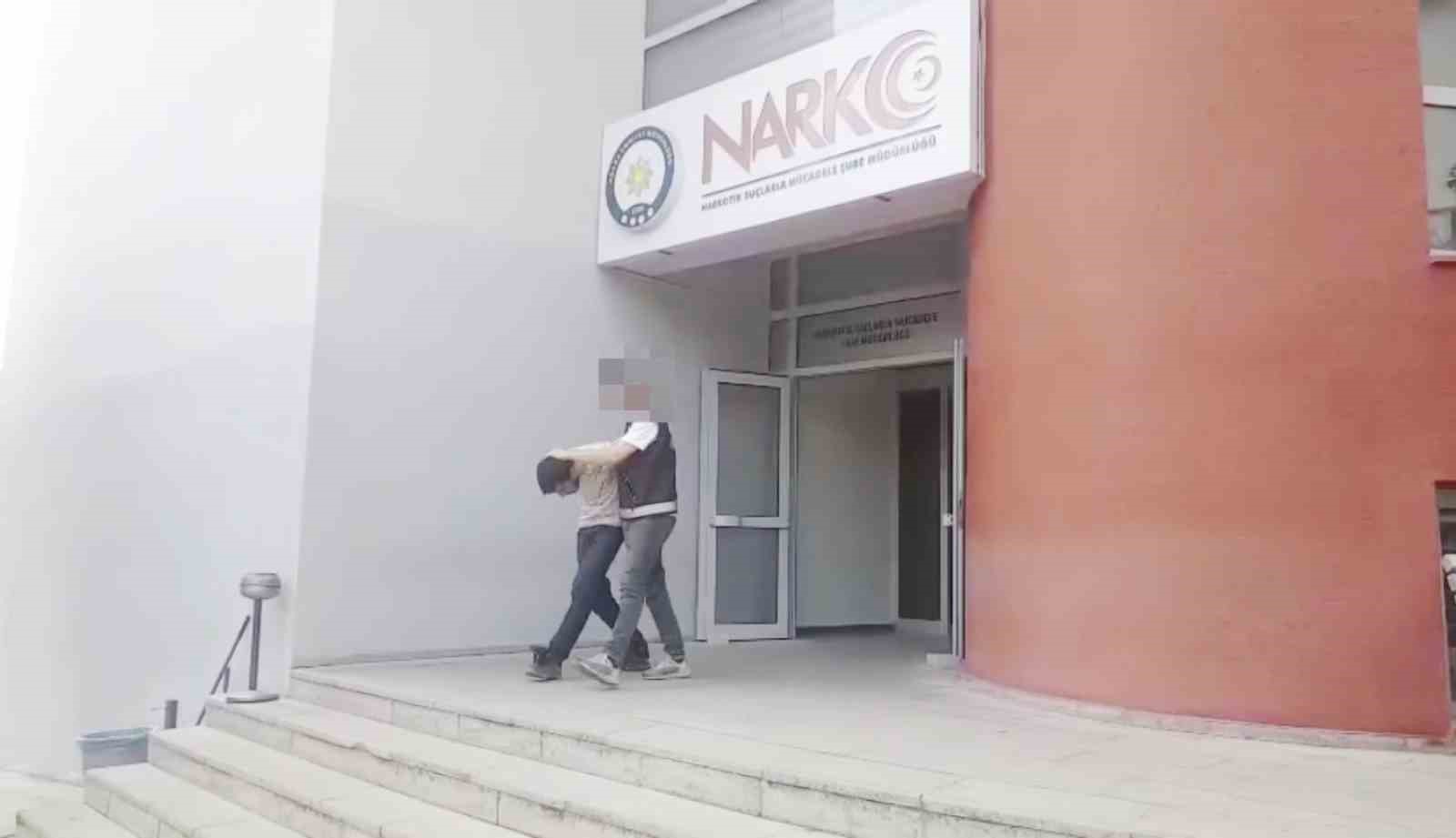 Adana&rsquo;da 39 firari uyuşturucu satıcısı yakalandı
