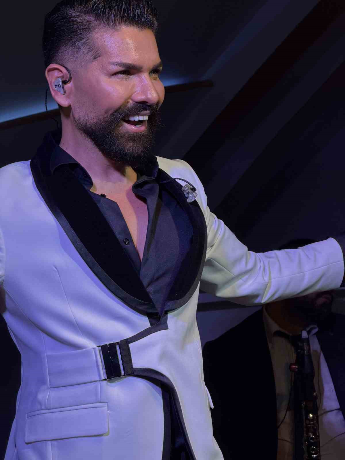 Mehmet Çevik’ten Öğretmenler Günü’nde 600 öğretmene unutulmaz konser