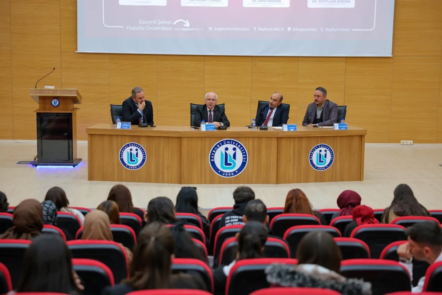 Bayburt&rsquo;ta &lsquo;Cumhuriyetin İkinci Asrında T&uuml;rkiye Y&uuml;zyılı&rsquo; paneli d&uuml;zenlendi
