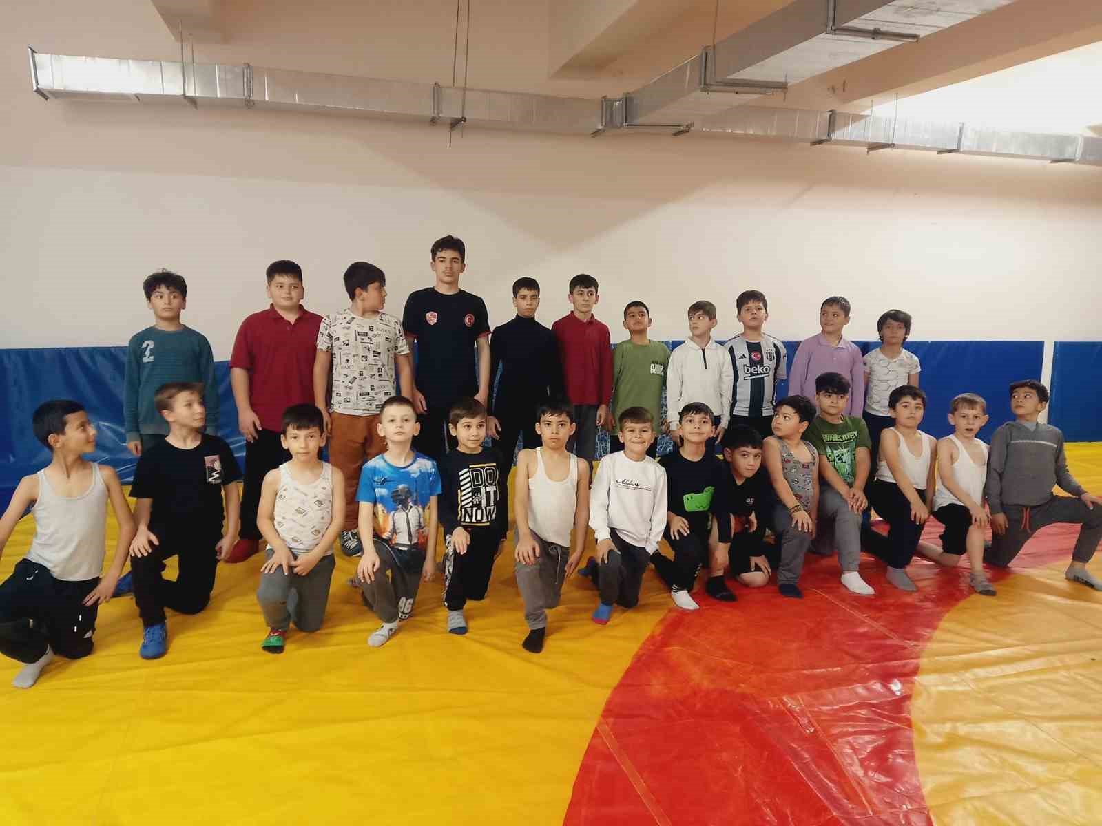 Bilecik’te güreş ve wushu eğitimi sürüyor