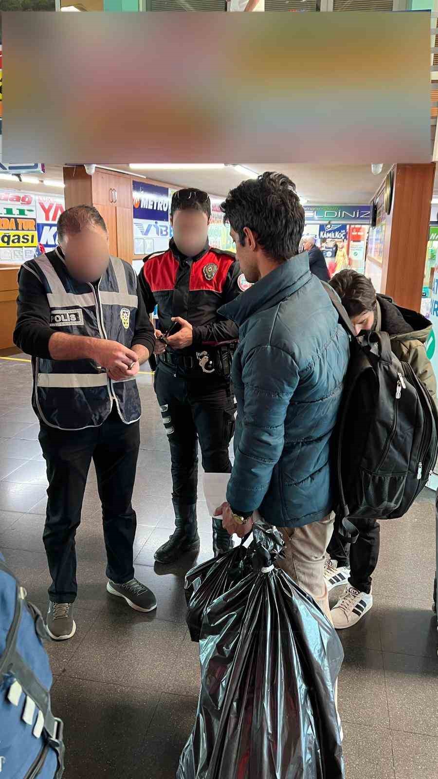 Bursa’da göçmen kaçakçılığına yönelik operasyon: 27 yabancı uyruklu şahıs yakalandı