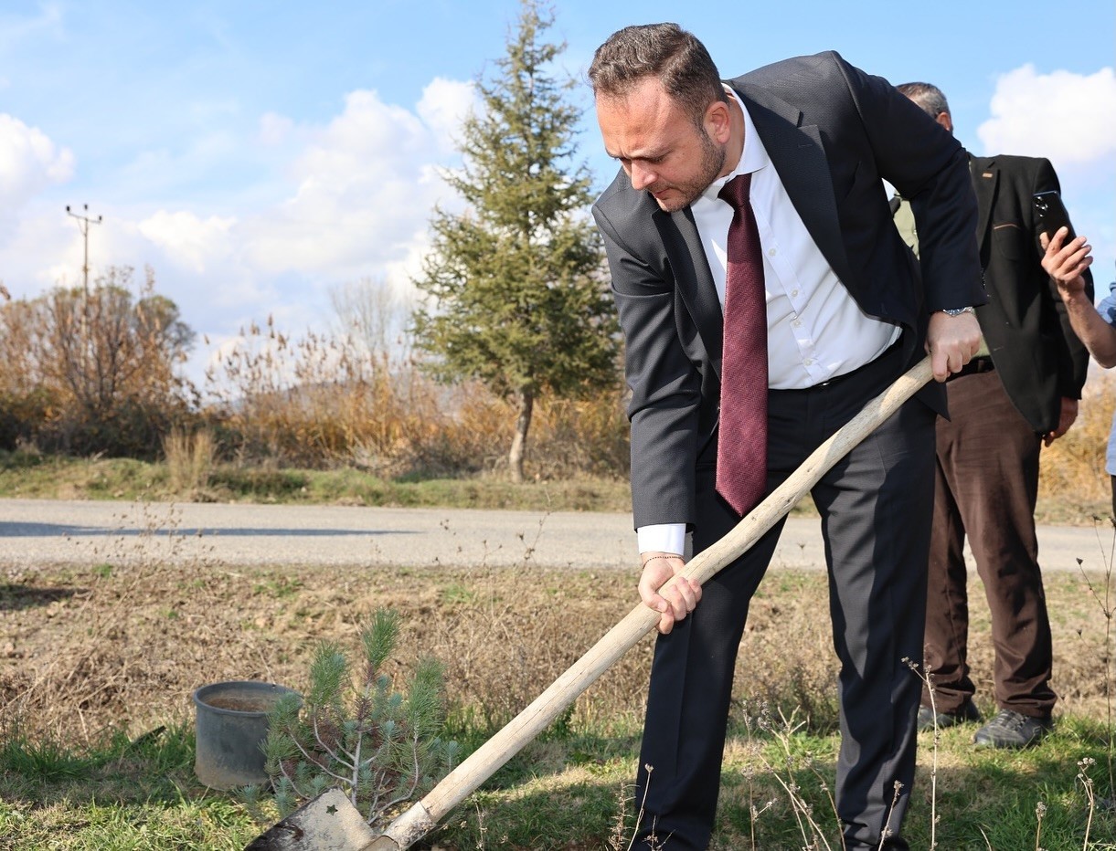 Çivril’de öğretmenler anısına fidan dikimi yapıldı
