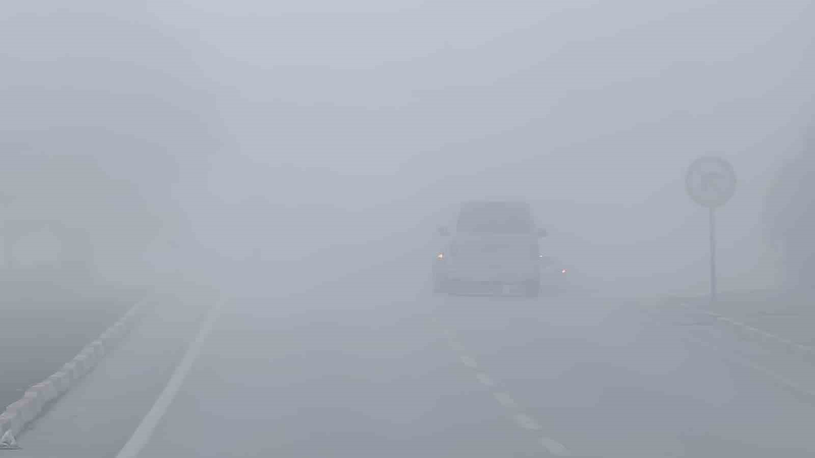 İnegöl’de etkili sis, görüş mesafesini 10 metreye düşürdü
