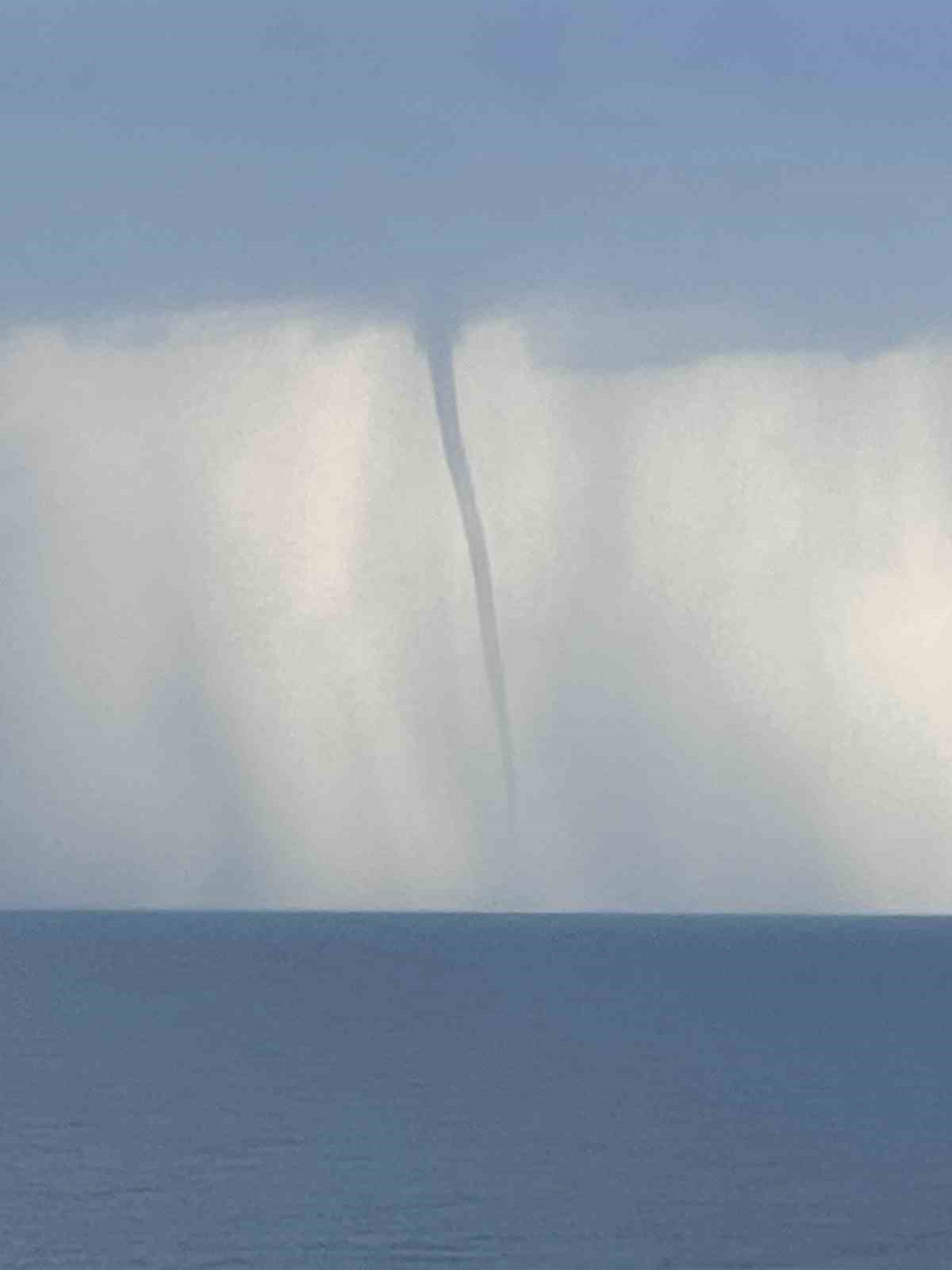 Antalya’da ardı ardına çıkan hortumlar kamerada

