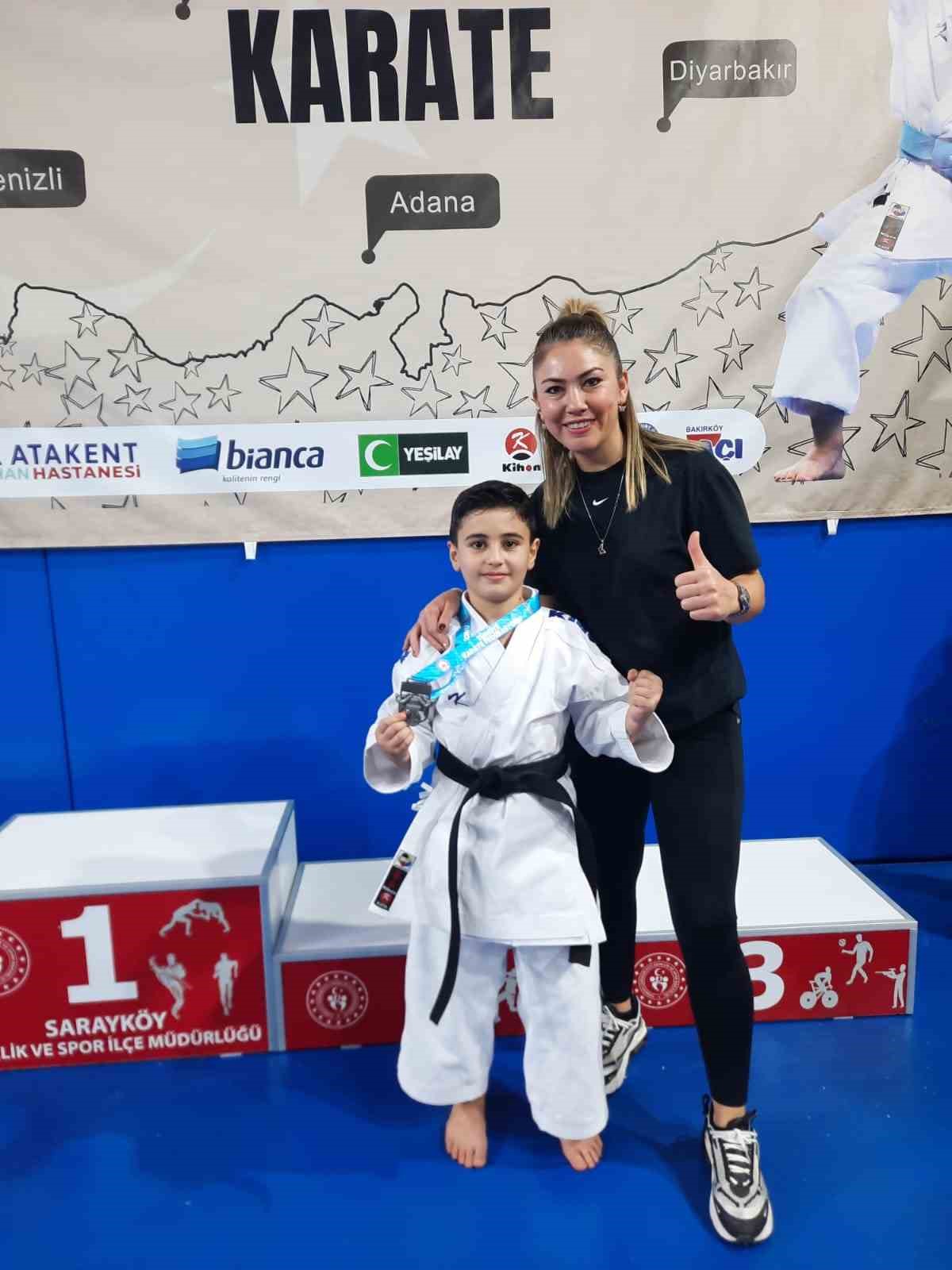 Aliağalı karatecilerden Denizli’de büyük başarı