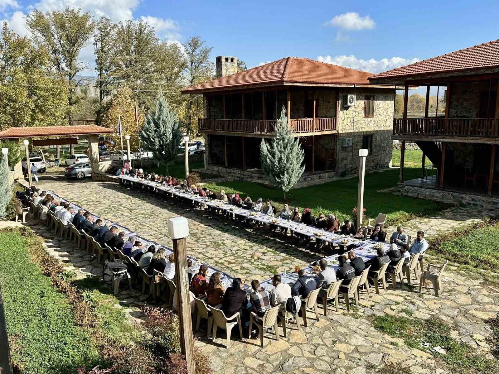 Başkan Pütün ilçede görev yapan öğretmenlerle bir araya geldi
