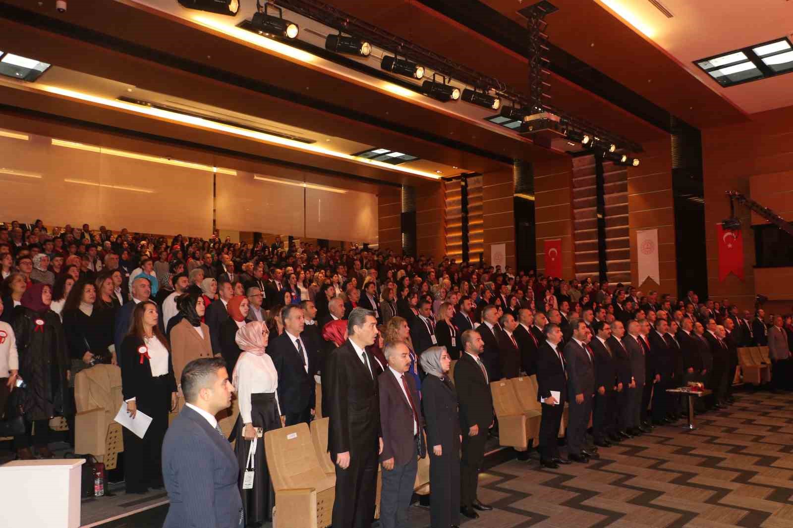 Bakan Tekin: "Her çocuk ve her insan bizim gözümüzde eşittir"