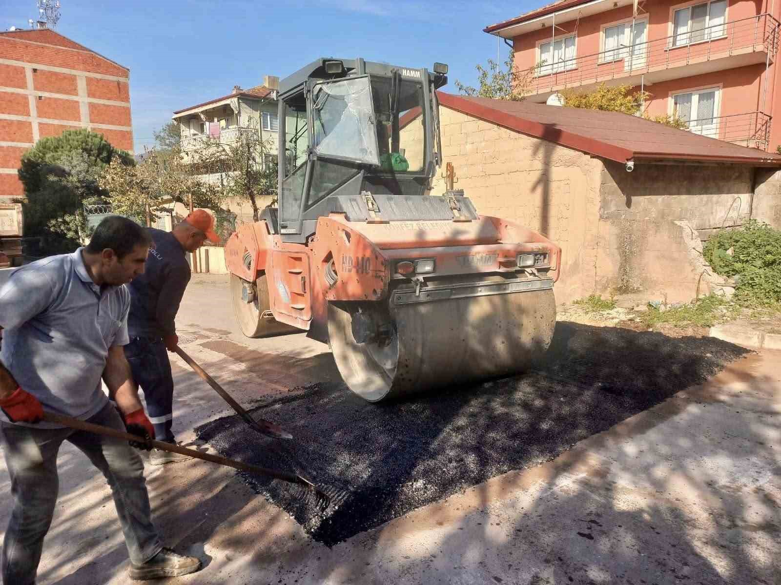 Körfez’de yol bakım ve onarım çalışmaları sürüyor
