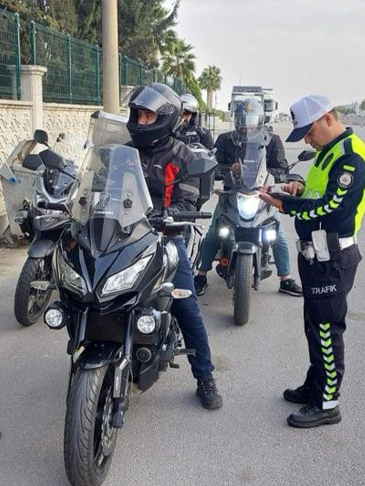 Motosikletlilere ceza yağdı
