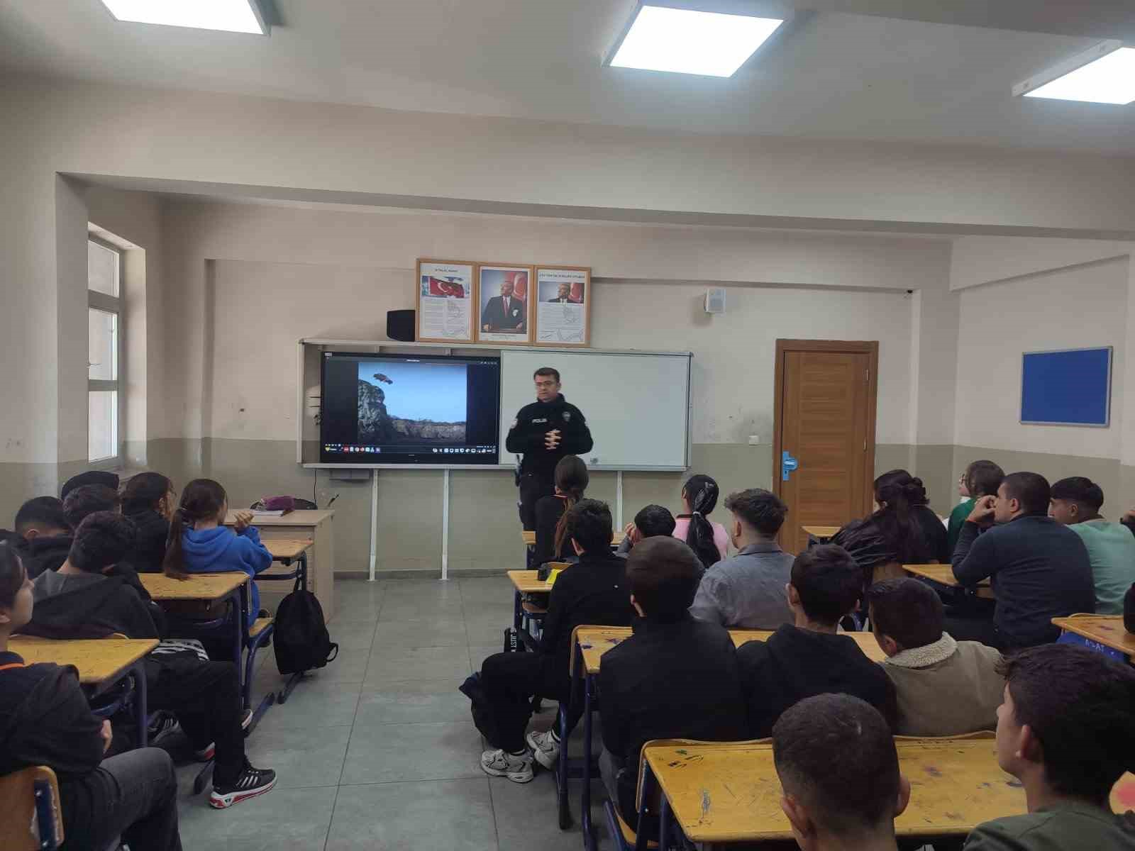 Selim’de 65 öğrenciye "Trafik Dedektifleri" eğitimi