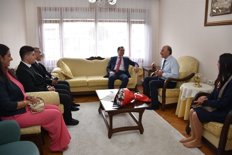 Kaymakam G&uuml;ldoğan&rsquo;dan, eğitim &ccedil;ınarlarına vefa
