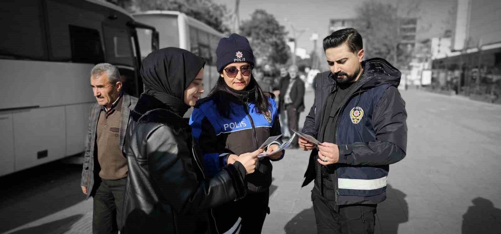 Tatvan Emniyet Müdürlüğünden bilgilendirme standı