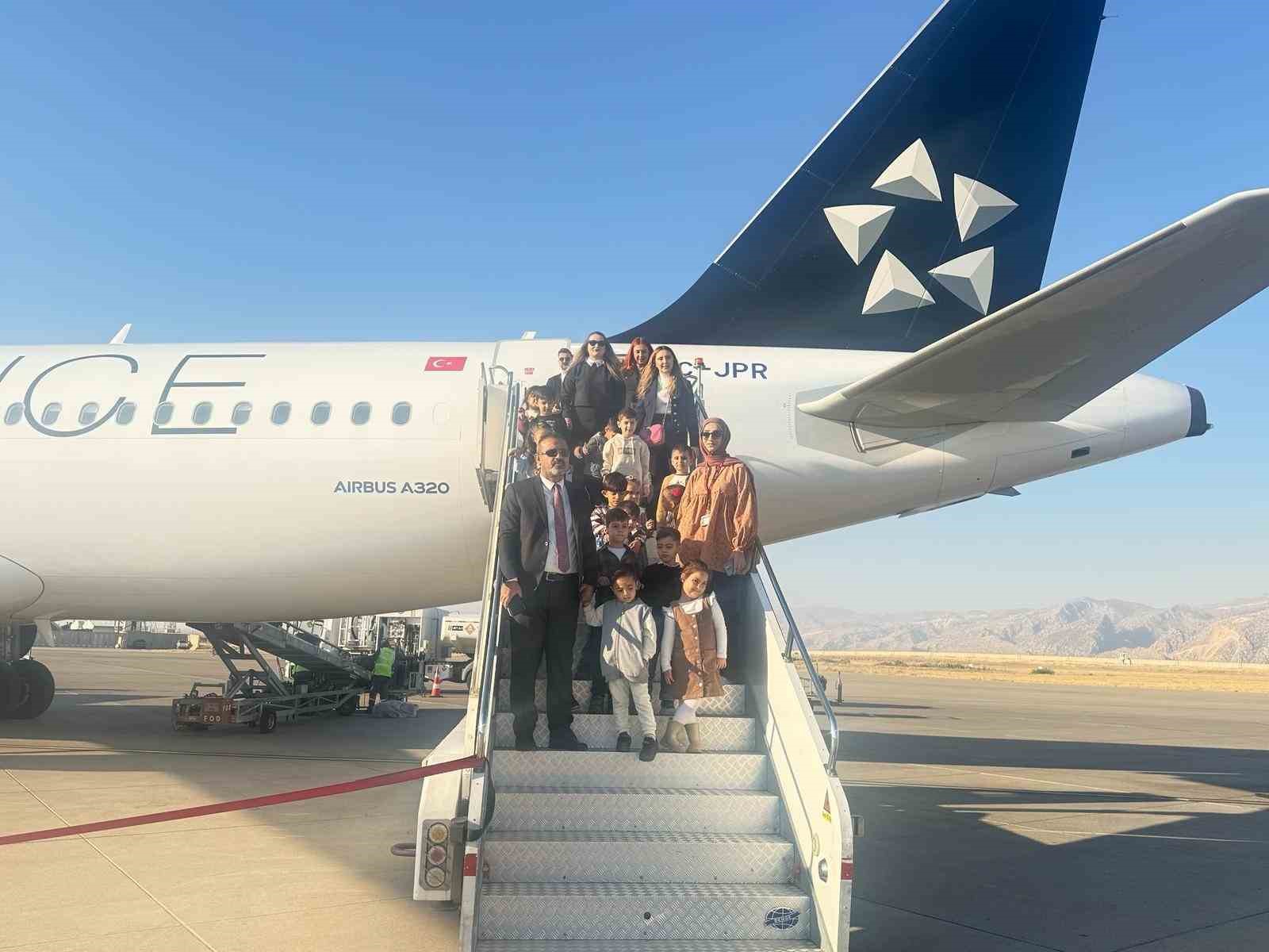 Şırnak Şerafettin Elçi Havalimanında anlamlı Öğretmenler Günü Kutlaması