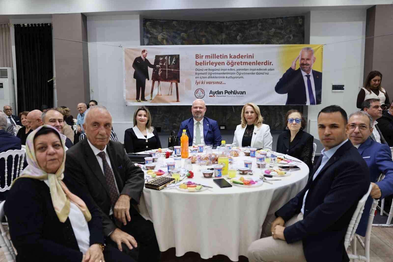 Başkan Pehlivan: "Hayatta takdire değer ne varsa, temelinde bir &ouml;ğretmenin emeği vardır"
