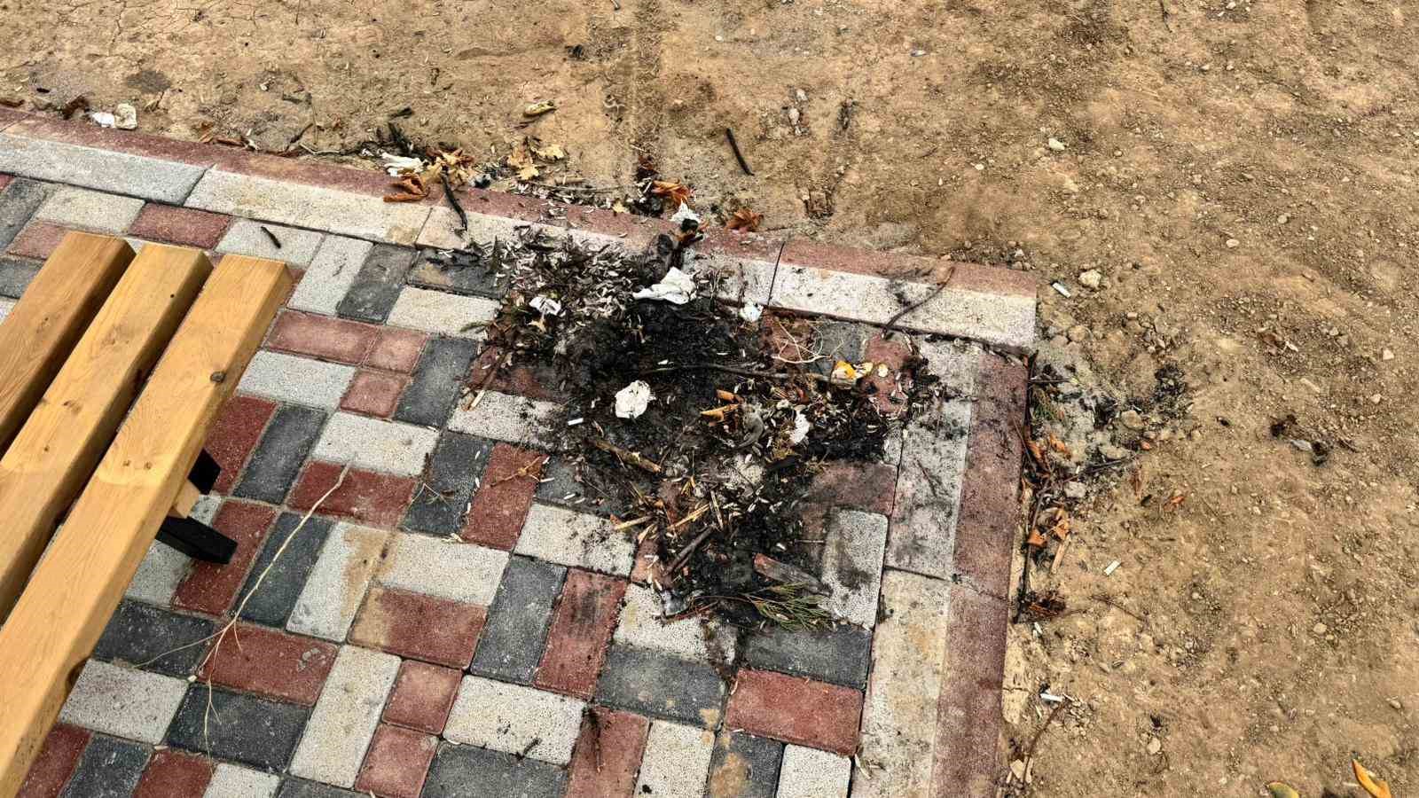 Yeni açılan park vandalların hedefi oldu