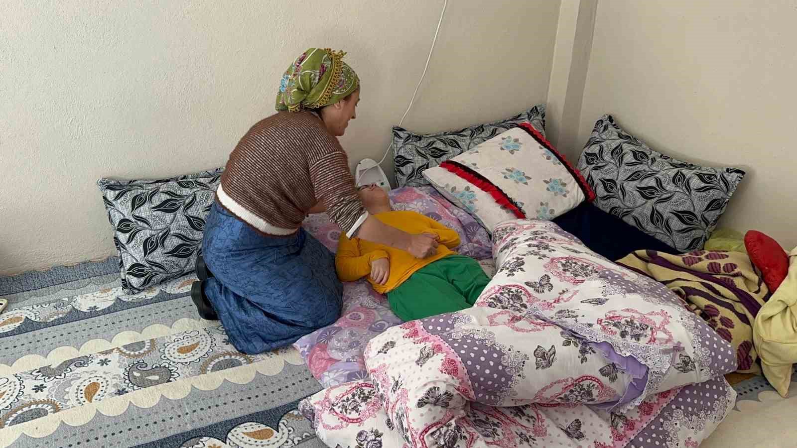 Yatalak hastaya ortopedik yatak desteği