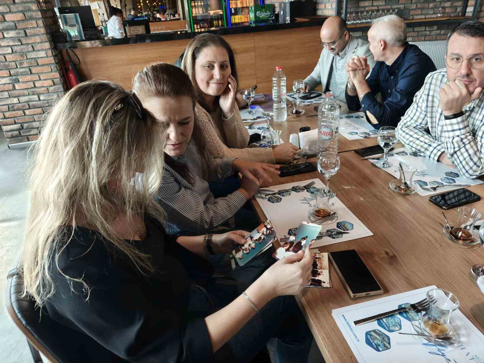 Tekirdağ’da 33 yıl sonra ilkokul öğretmenleriyle buluştular: Duygu dolu anlar yaşandı