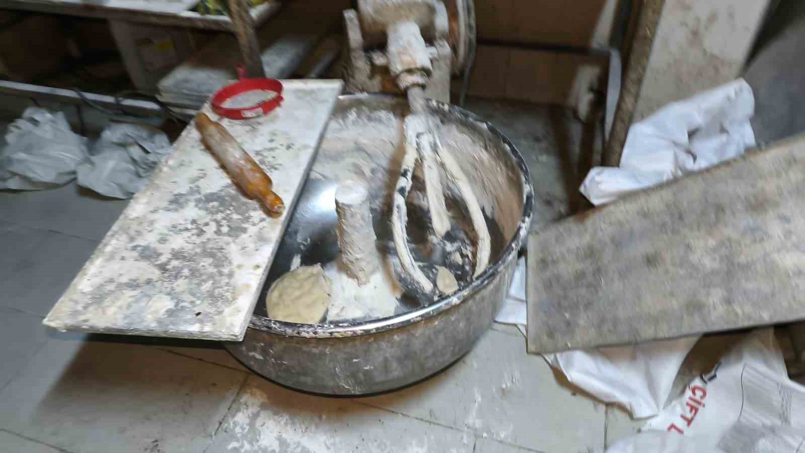 Zonguldak'ta bozulmuş et kullanıp, paslı ekipmanlar kullanan pideci mühürlendi