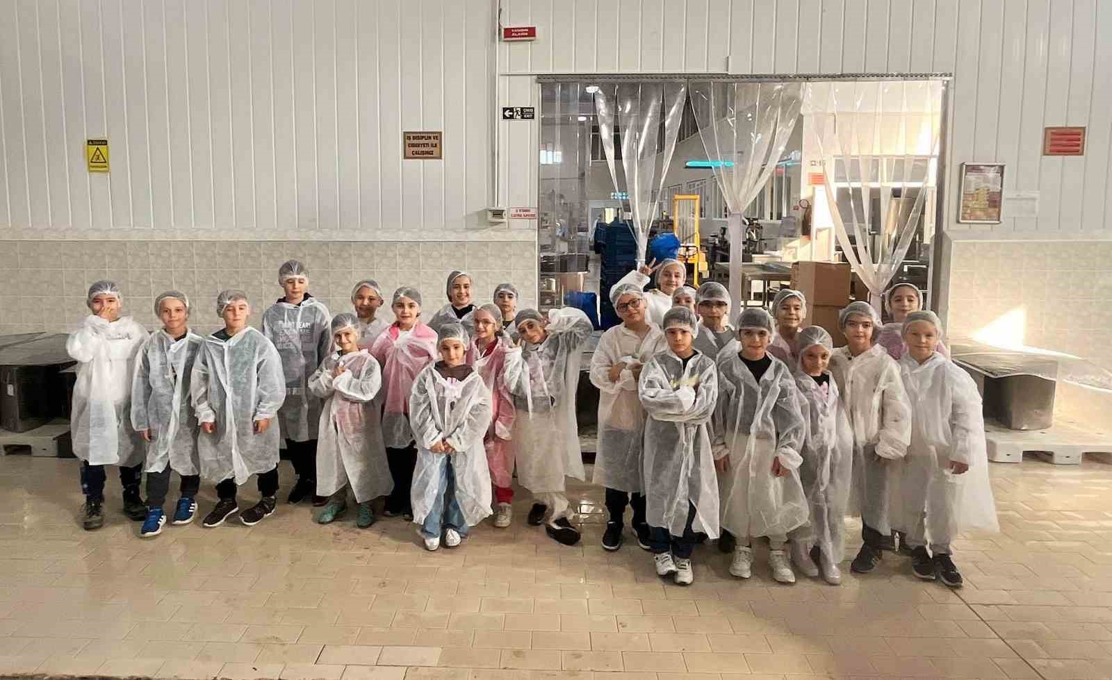 Öğrenciler kestane şekeri üretimini yerinde gözlemledi
