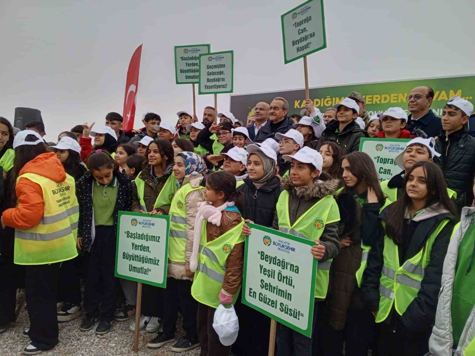 Beydağı’nın etekleri 10 bin 444 ağaçla geleceğe nefes oldu