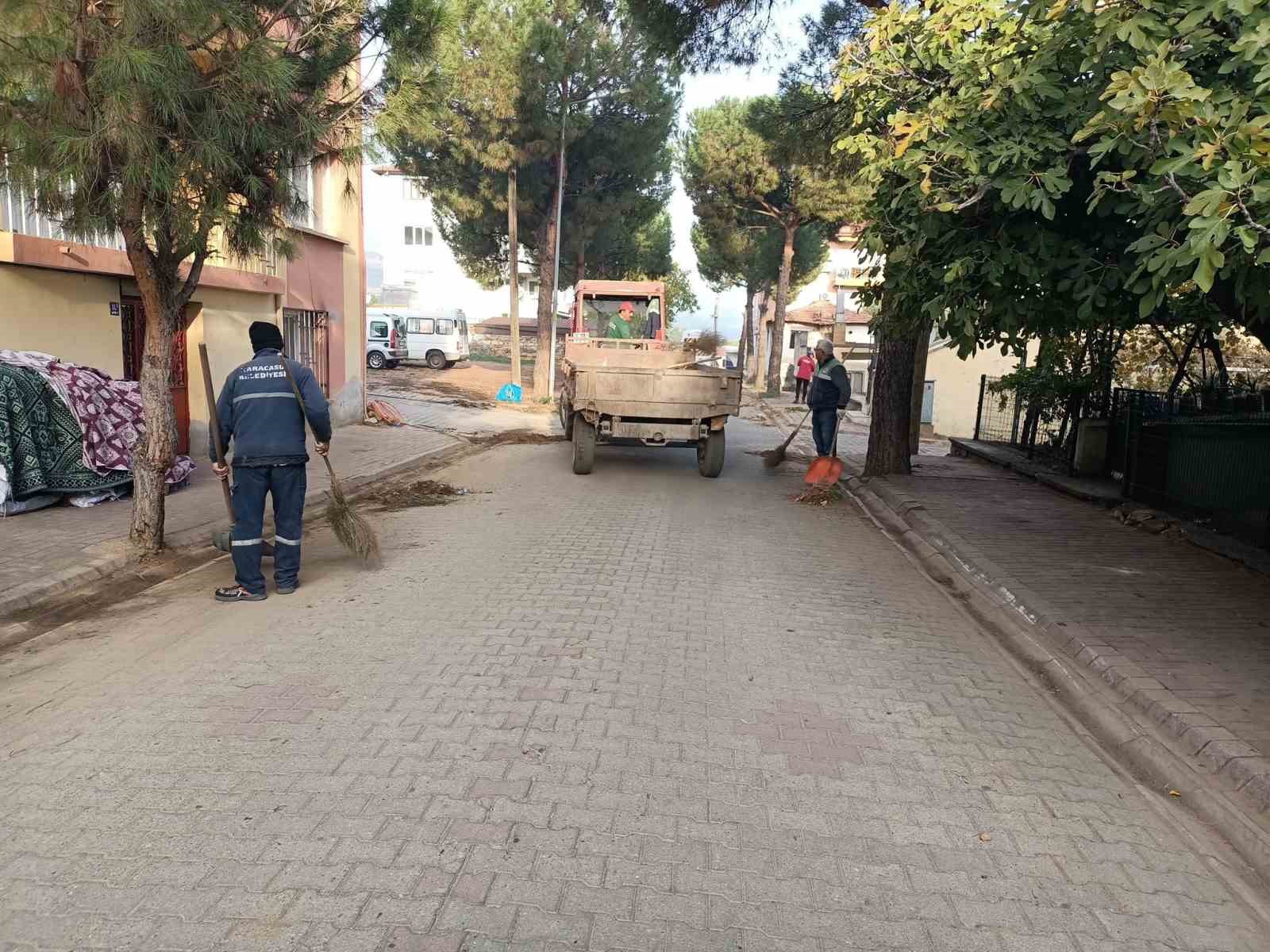 Karacasu’da çevre temizliği için ekipler sahada