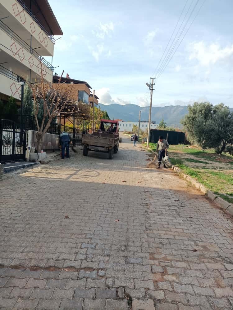 Karacasu’da çevre temizliği için ekipler sahada