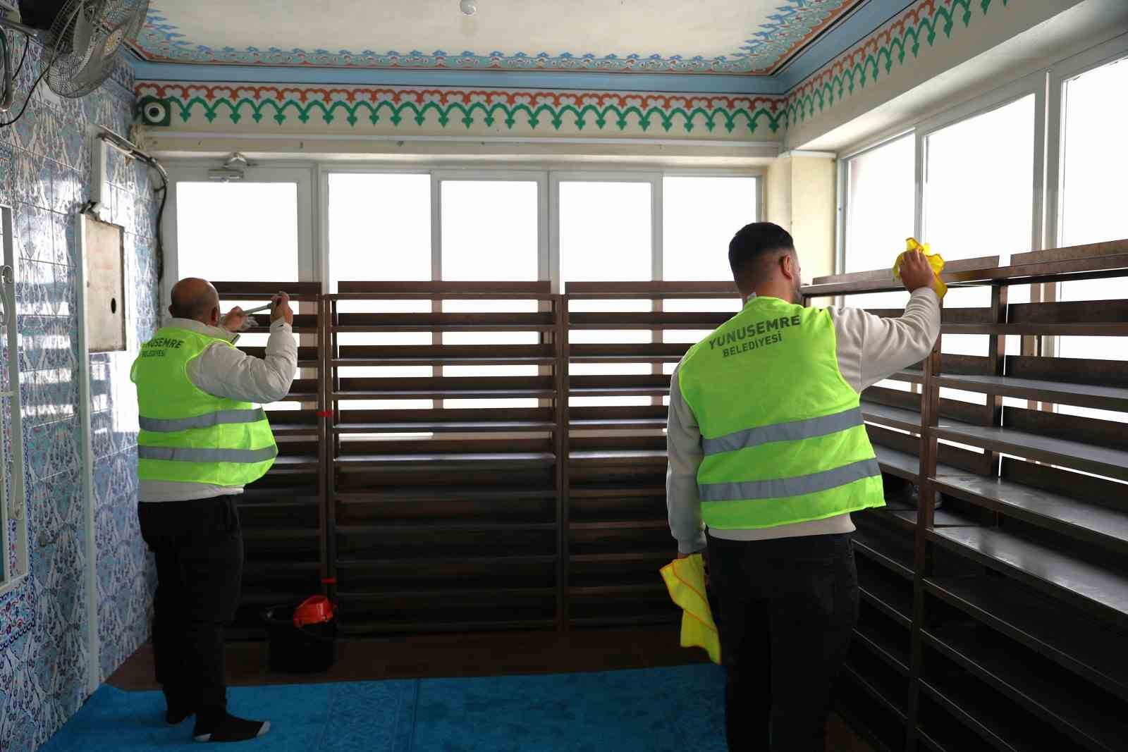 Yunusemre&rsquo;nin camileri pırıl pırıl
