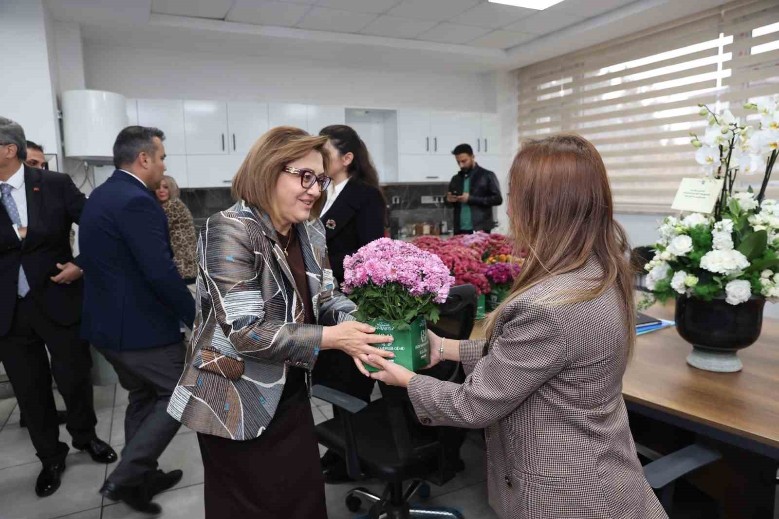 Şahin, bu yılın ilk deneme sınavında &ouml;ğrencilerle bir araya geldi
