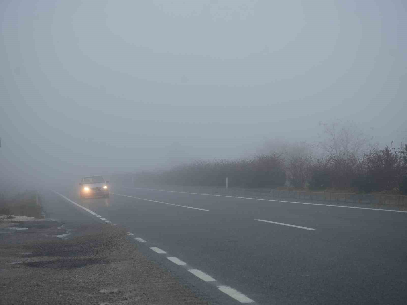 Sis etkili oldu, görüş mesafesi 50 metreye kadar düştü
