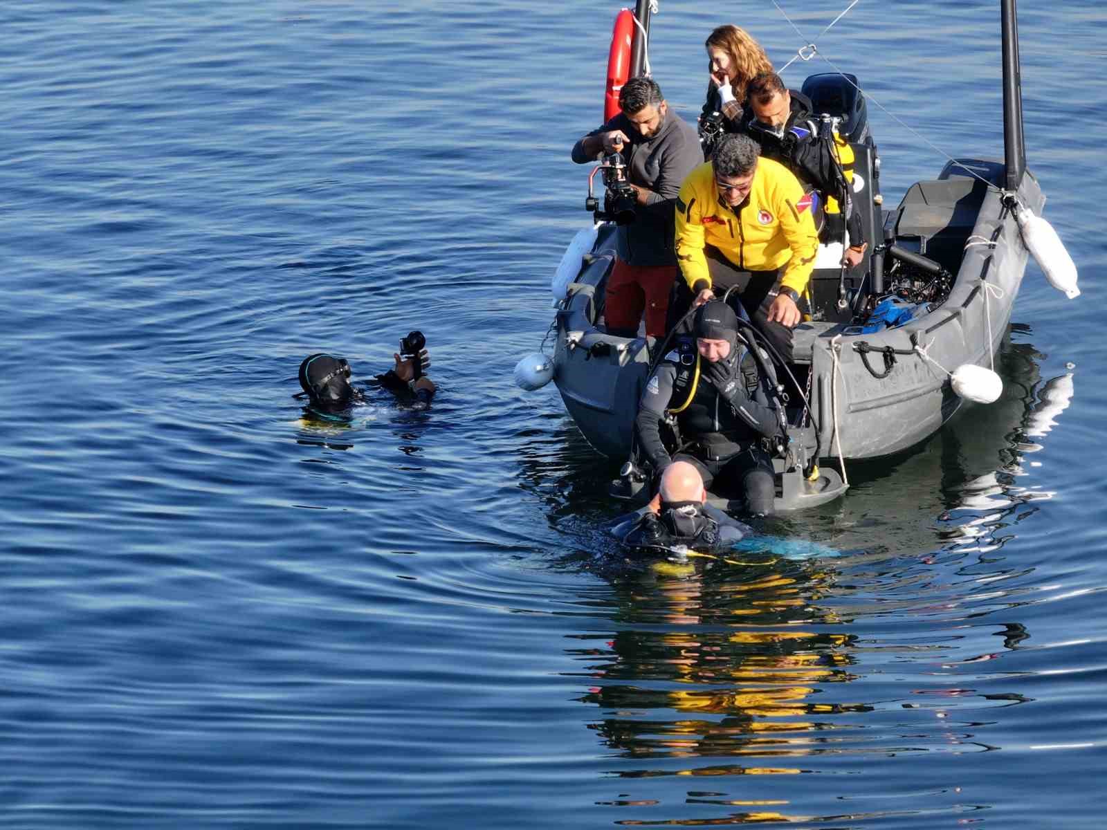 Belediye başkanı dalgı&ccedil; kıyafeti giydi, dibe indi: G&ouml;rd&uuml;ğ&uuml; manzara şaşırttı
