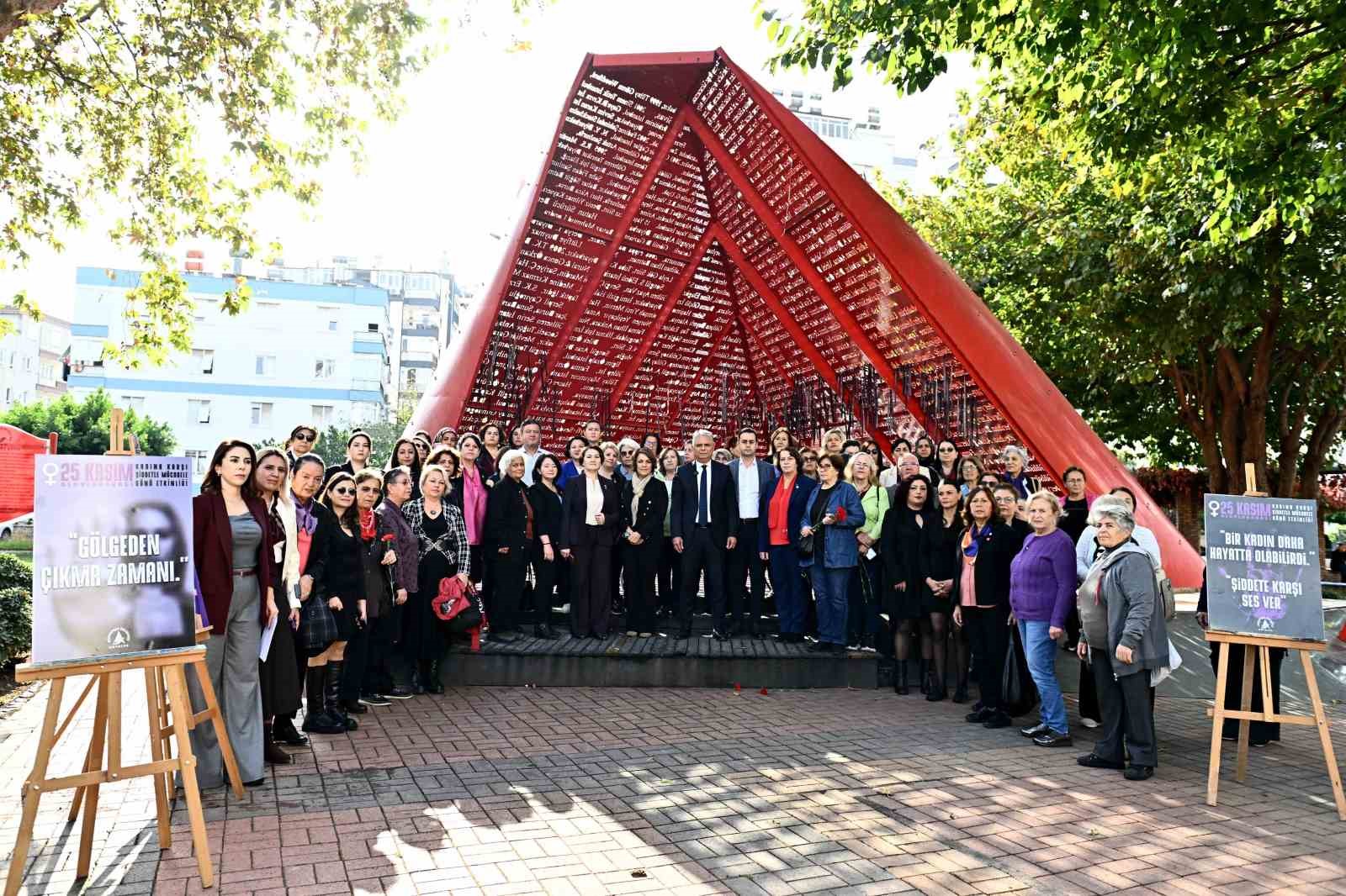 Muratpaşa&rsquo;da şiddete karşı ses, Al Yazma&rsquo;da y&uuml;kseldi
