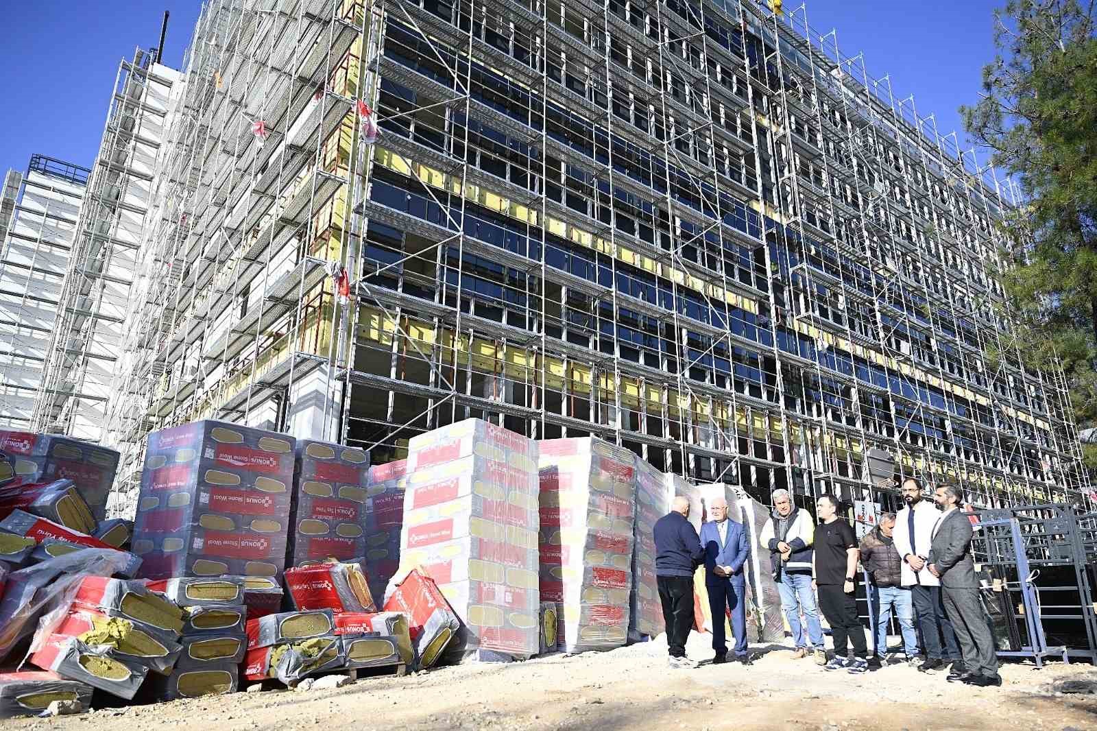 Rektör Savaş, diş hastanesi inşaatını yerinde inceledi