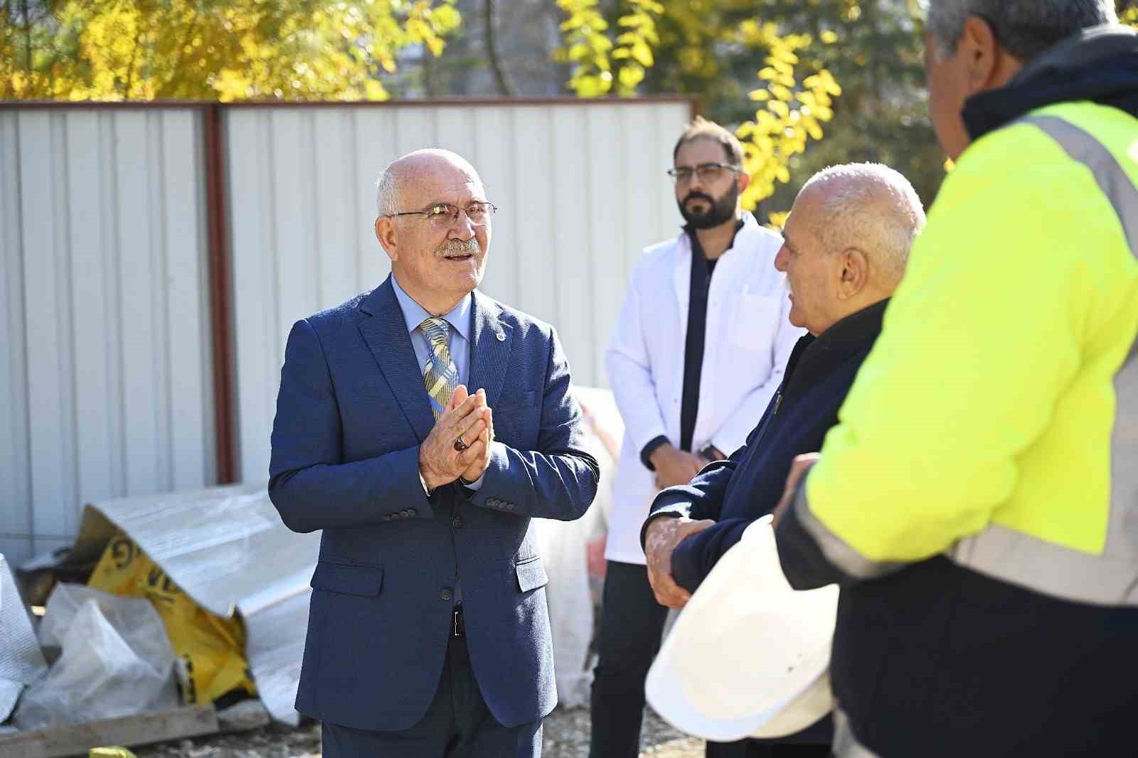 Rektör Savaş, diş hastanesi inşaatını yerinde inceledi