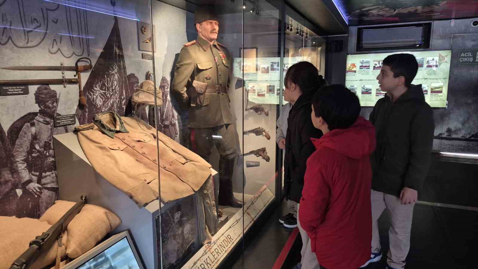 Destanı anlatan tıra yoğun ilgi