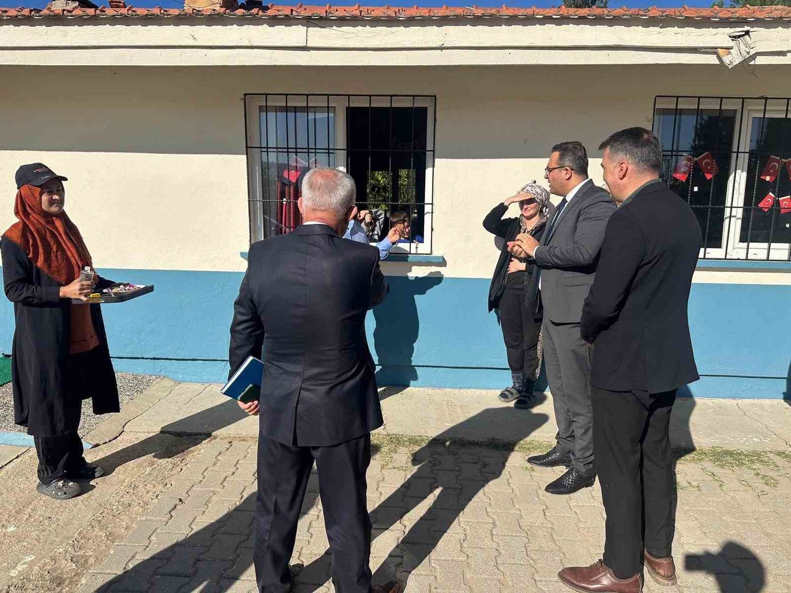 Sarıg&ouml;l Kaymakamı Dalak, mahalle ziyaretlerini s&uuml;rd&uuml;r&uuml;yor
