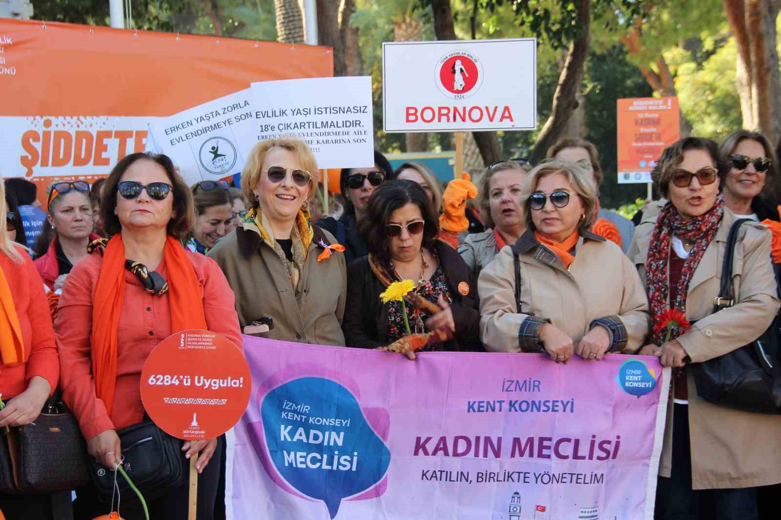 İzmirli kadınlardan &rsquo;turuncu&rsquo; y&uuml;r&uuml;y&uuml;ş
