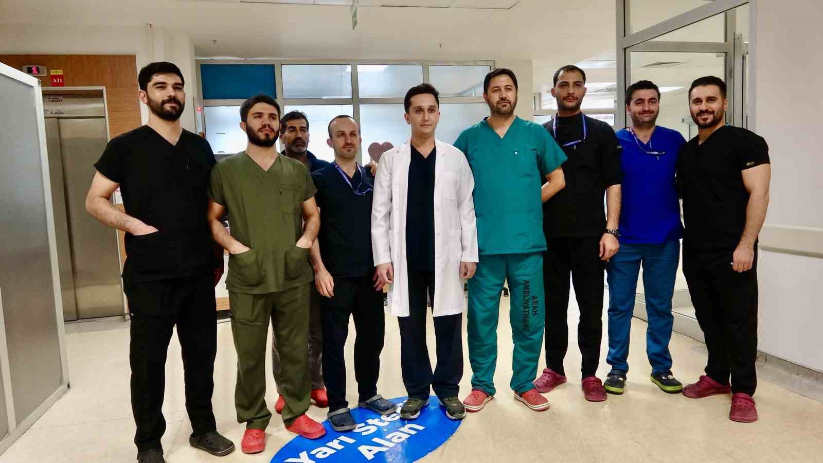 Ağrı’da sağlık alanında bir ilke imza atıldı, böbrek tümörü kapalı yöntemle alındı
