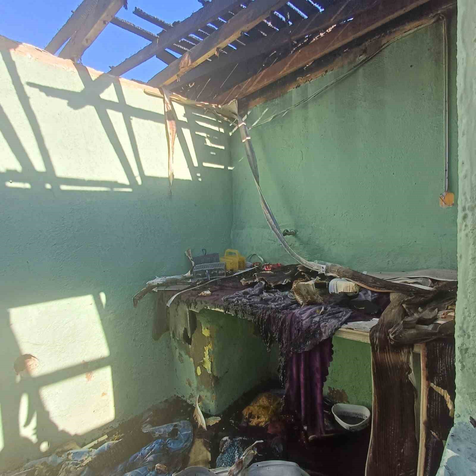 Babaeski’de tek katlı evde yangın